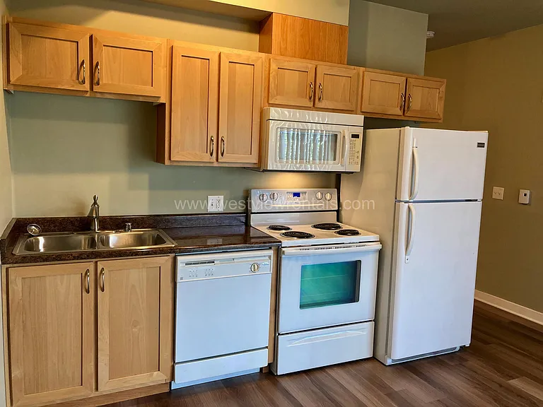 200 E Maple St — Photo 47