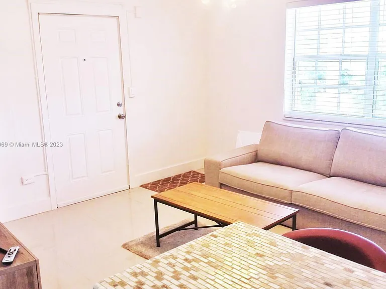 812 86th St #3 — Photo 3