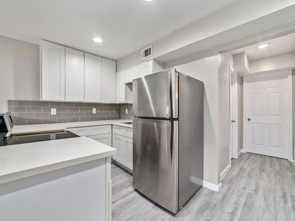 1424 Marshall