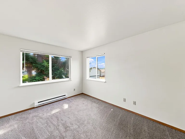 441 NE Kettle St #B101 — Photo 5
