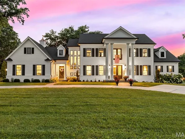 3033 Fallbrook Dr, Saint Louis, MO 63131
