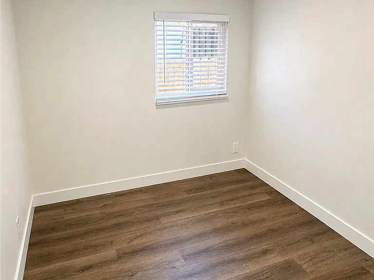 11151 Duncan Ave — Photo 12