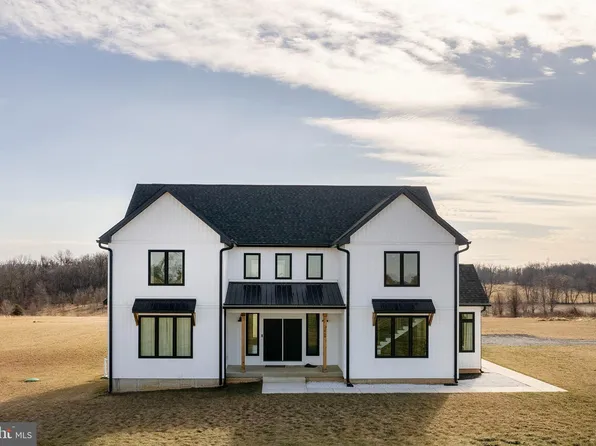 1868 Withers Larue Rd, Summit Point, WV 25446