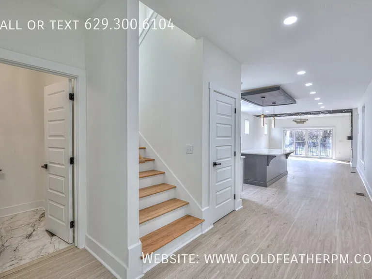 402B E Trinity Ln — Photo 12