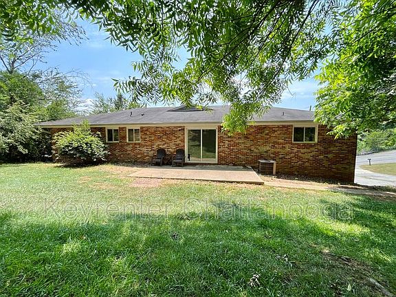 2nd image of 823 Forest Highland Dr