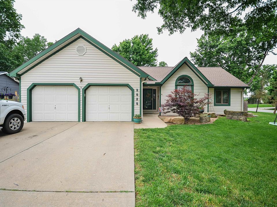 1st image of 2025 Meadowlark Ln