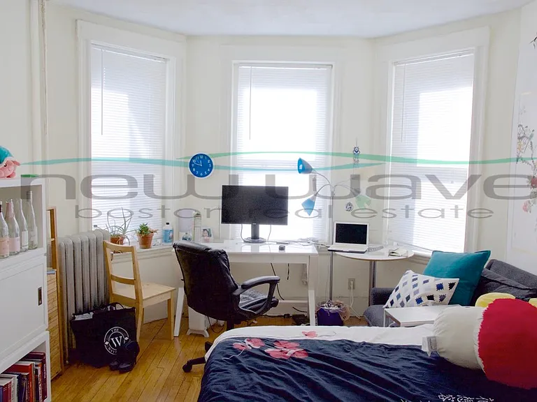 55 Queensberry St #8 — Photo 6
