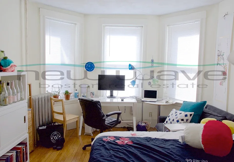 55 Queensberry St #8