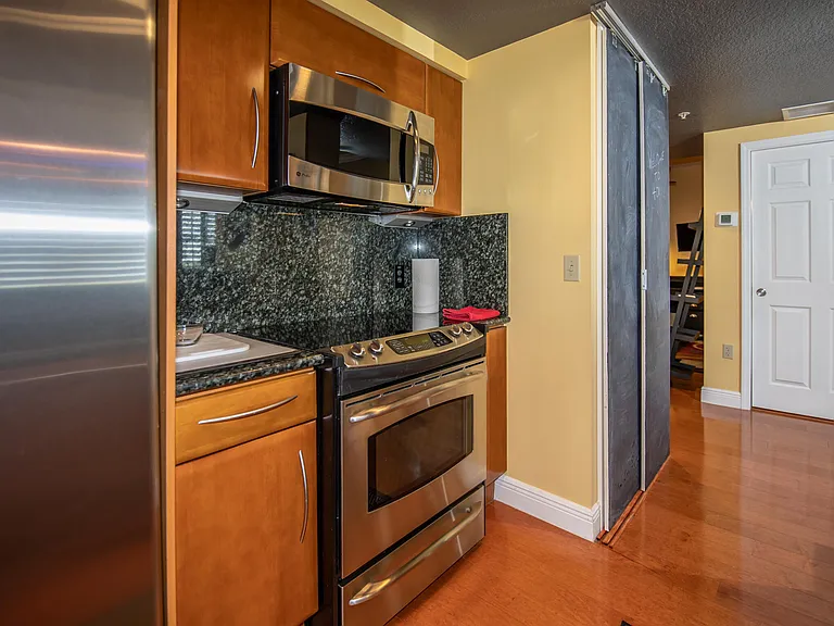 511 Lucerne Ave #401 — Photo 34