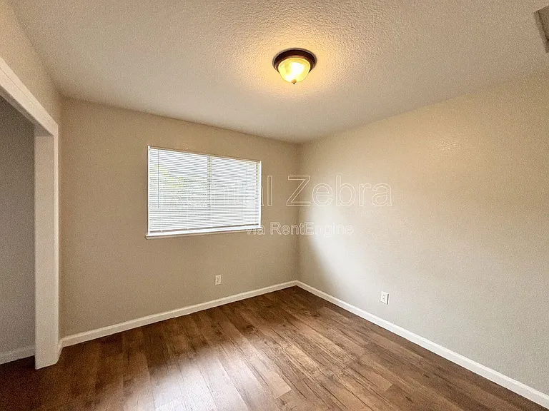 920 Vermont Ave — Photo 5