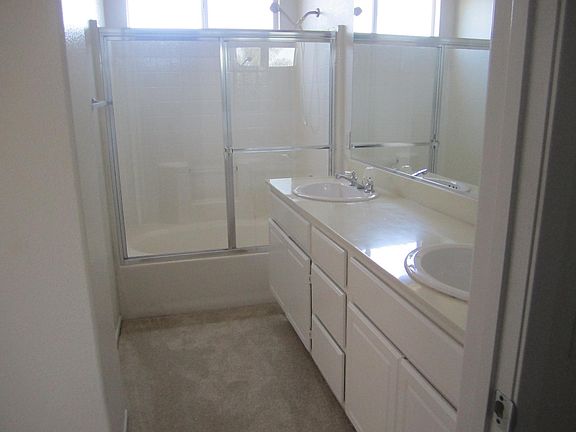3rd image of 1047 Honeysuckle Dr