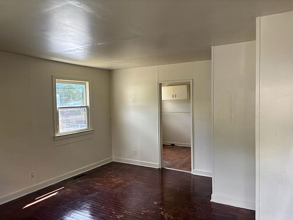 3rd image of 1111 Sykes Ave