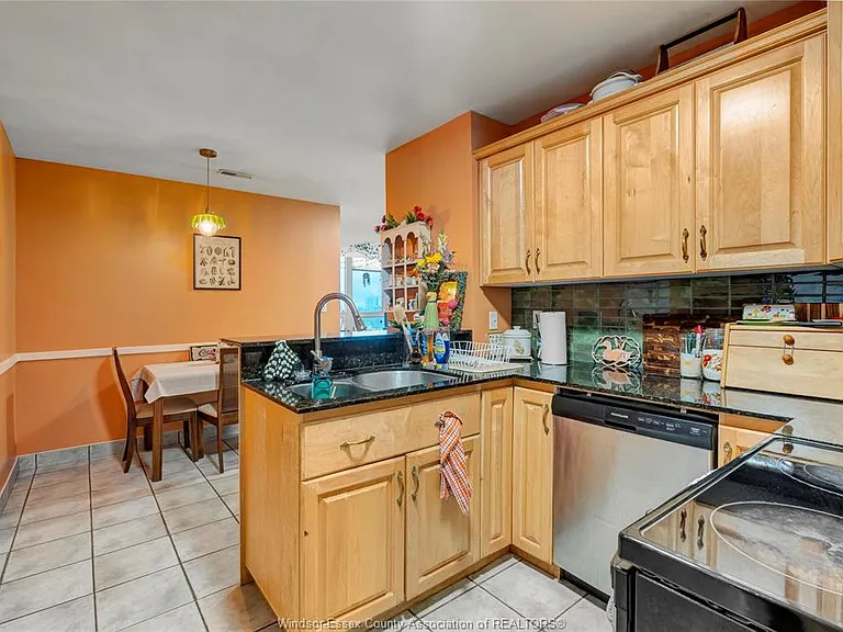 540 Ouellette Ave #7B — Photo 4