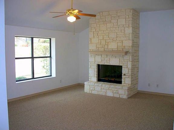 3rd image of 211 Oak Hill Dr