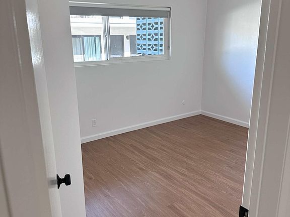 4th image of 4910 N Maywood Ave #2