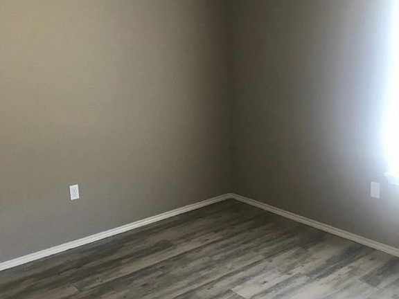 5th image of 501 Elm Ave