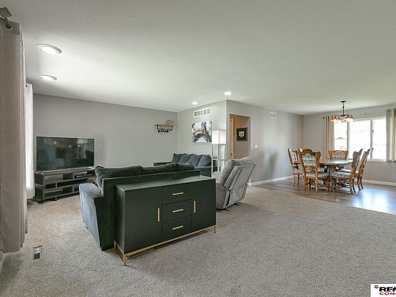4th image of 14540 Eastbourne St