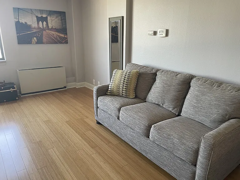 700 E 8th St #7L — Photo 2