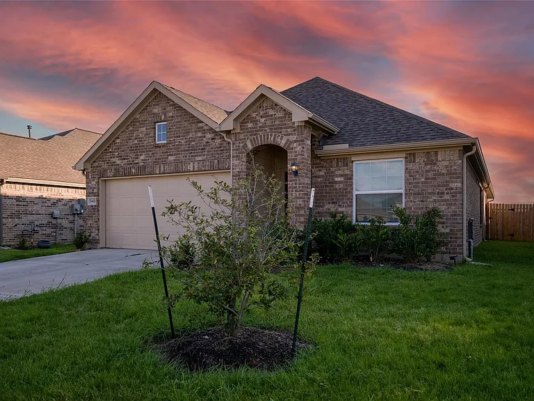 3427 Avary River Ln — Photo 2