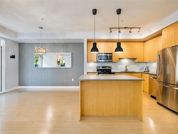 3rd image of 735 W 15th St #120