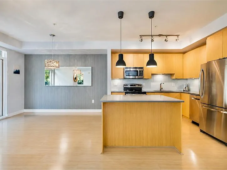 735 W 15th St #120 — Photo 3