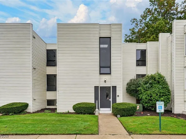 1675 Cedarwood Dr APT D, Westlake, OH 44145