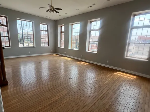 632 Sycamore St, Waterloo, IA 50703