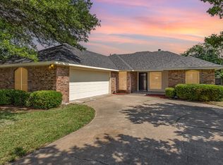 110 Mesa Moor Dr, Glenn Heights, TX 75154