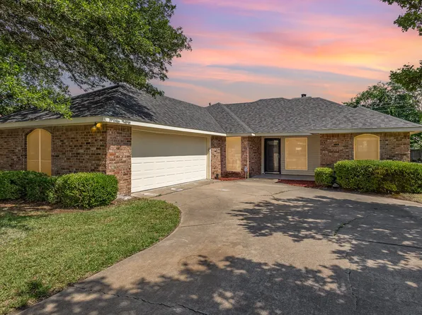 110 Mesa Moor Dr, Glenn Heights, TX 75154