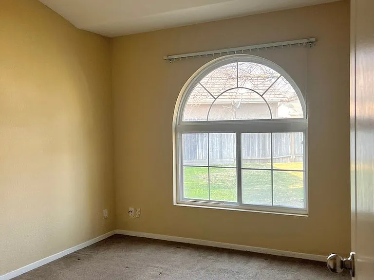 633 Langley Ct — Photo 7