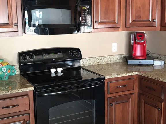 5th image of 727 12th St APT B