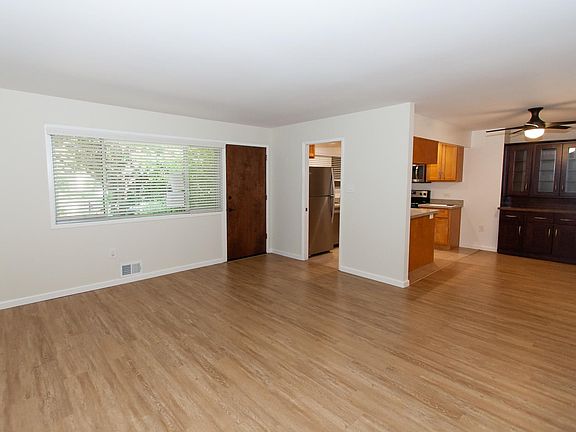 3rd image of 298 Waverley St APT 4