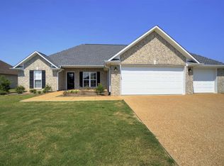 401 Strawberry Ridge Dr, Medina, TN 38355