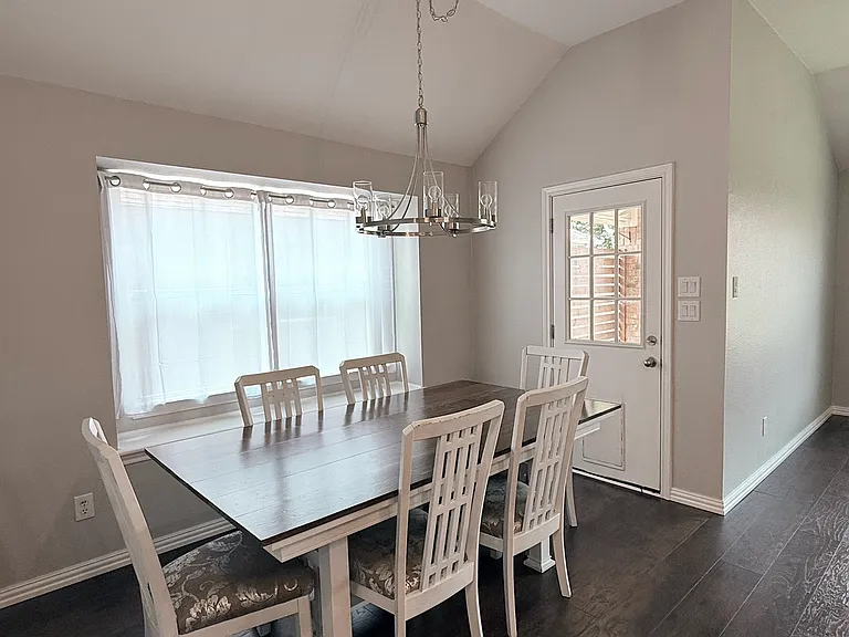 2345 Aurora Dr — Photo 9