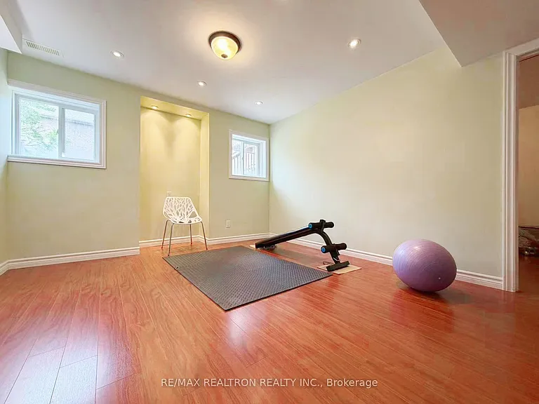 210 Old Colony Rd — Photo 26