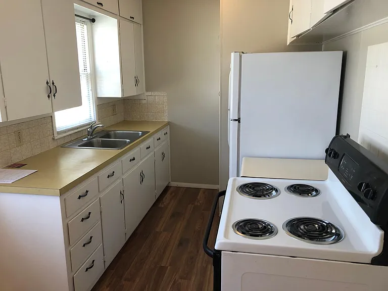 1308 E Alturas St — Photo 2