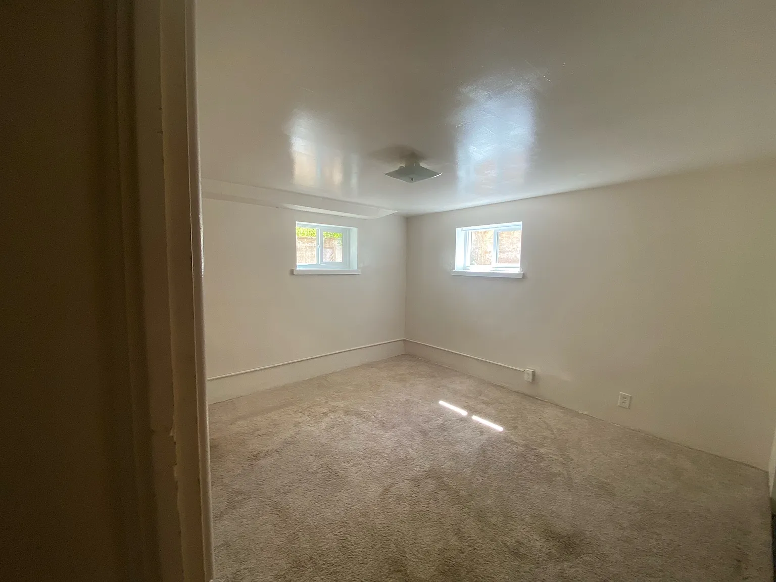 4 bed, 2800 sqft, $1,100 — Photo 2