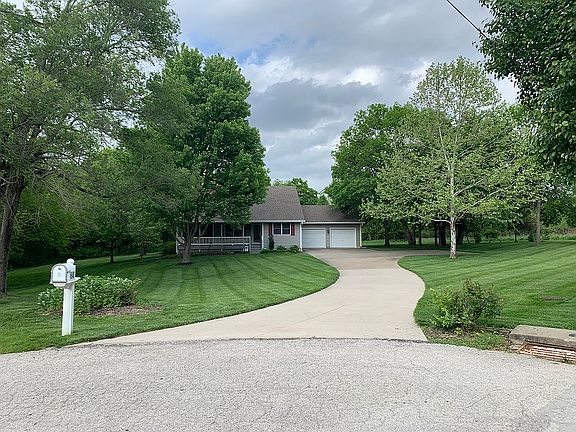 2nd image of 1640 Oak Dr