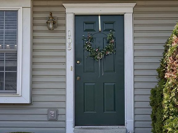 2nd image of 105 Canberra Ct