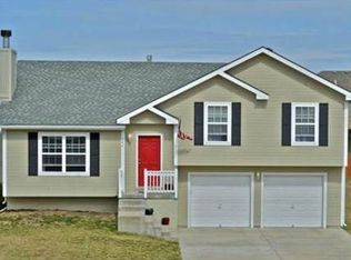 304 193rd St, Smithville, MO 64089