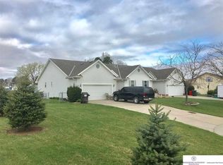 1207 S Ridge Cir, Yutan, NE 68073