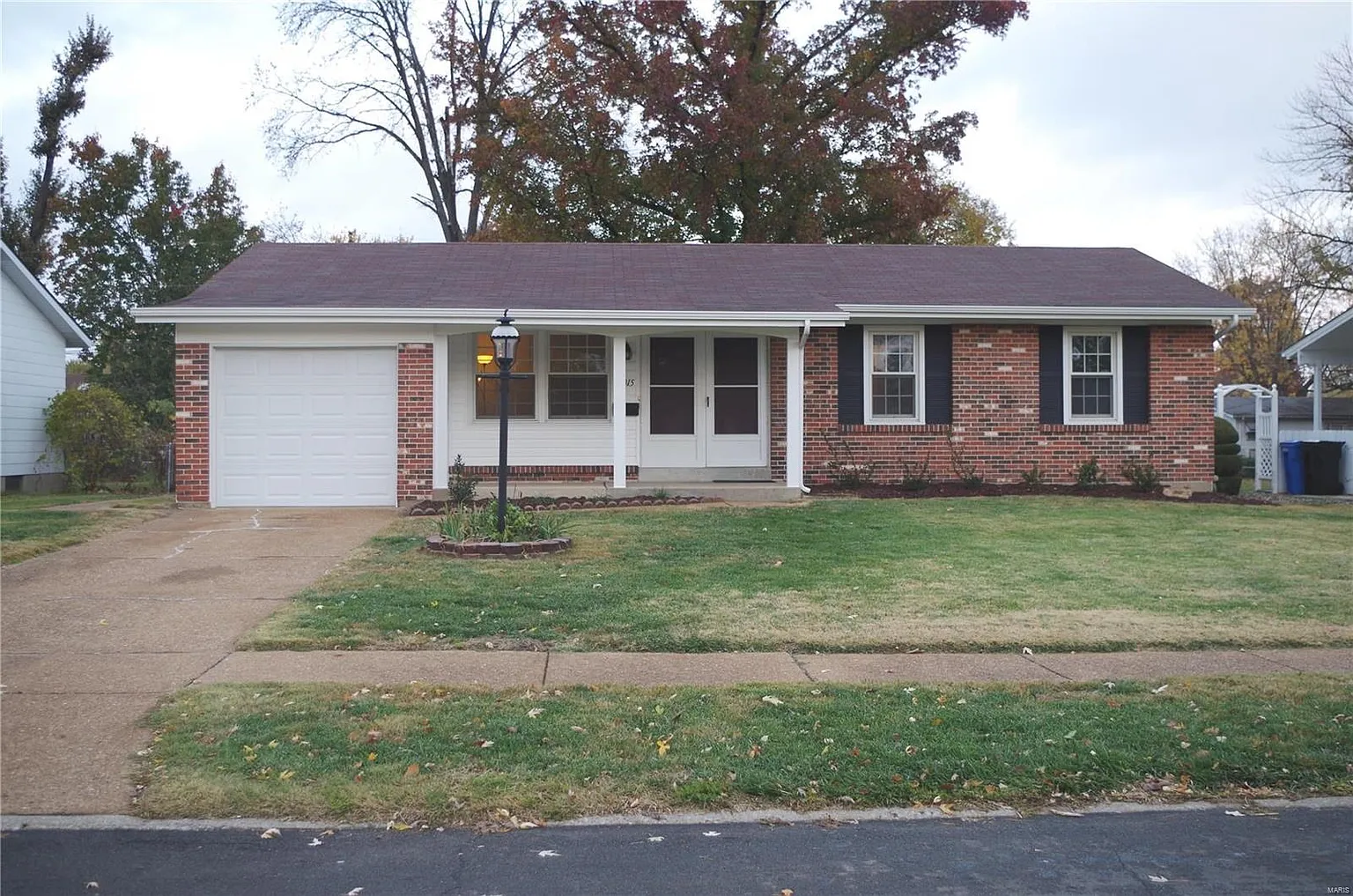 1015 Sherman Ln photo 1