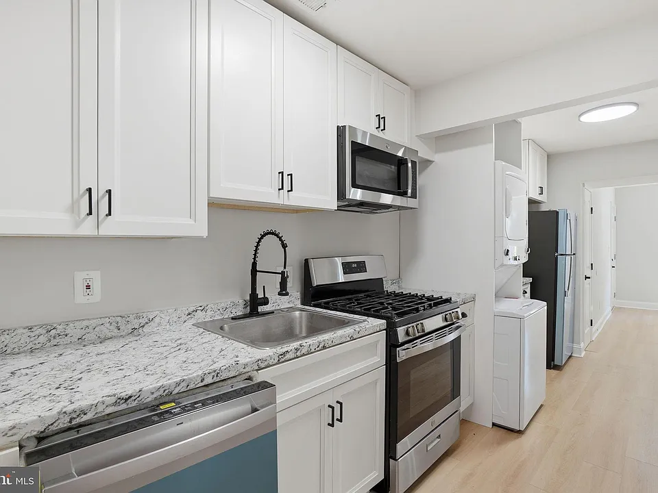 1250 Queen St NE #1