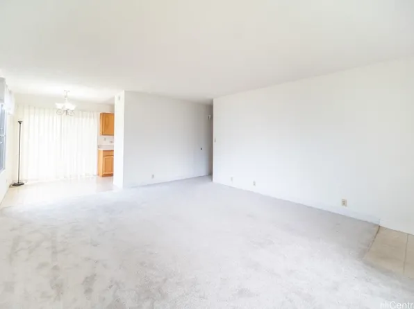 819 Ala Lilikoi St APT 1, Honolulu, HI 96818