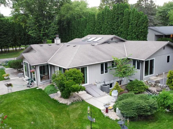 448 Pebble Creek PASS, Wales, WI 53183