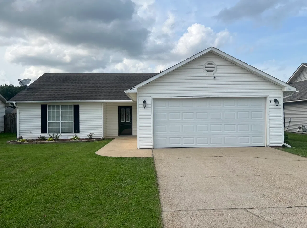 3 bed, 1300 sqft, $1,750 — Photo 1