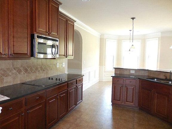 3rd image of 4015 Lakewood Dr