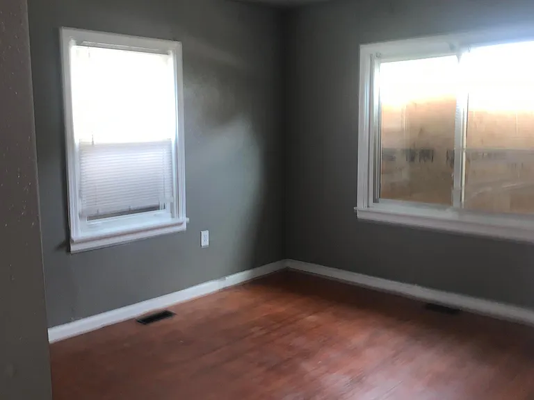 245 E Young Pl — Photo 14
