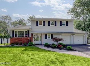 10 Arbach Ln, Manalapan, NJ