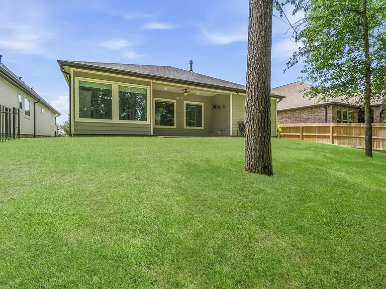 91 Wyndemere Dr — Photo 37